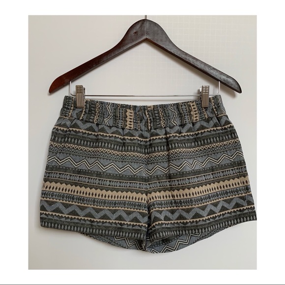J. Crew geometric pull on short 4 - Picture 2 of 3